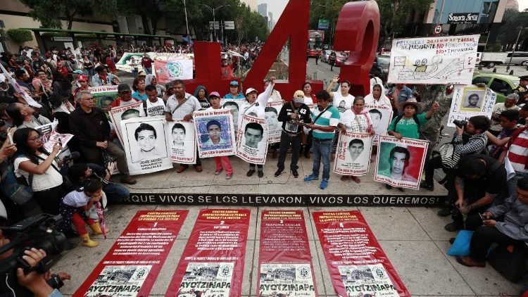 Il ricordo dei 43 studenti scomparsi ad Ayotzinapa