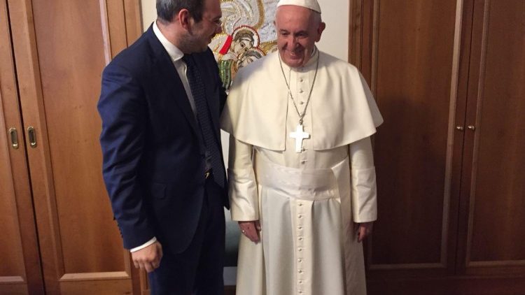 Papa Franjo s talijanskim novinarom Paolom Borrometijem, borcem protiv mafije 