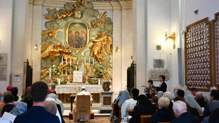 Ferenc pápa az Isteni Szeretet Szűzanyja kegyhelyen 2018-ban