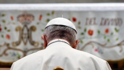 Påven uppmanar till att be rosenkransen varje dag i oktober 