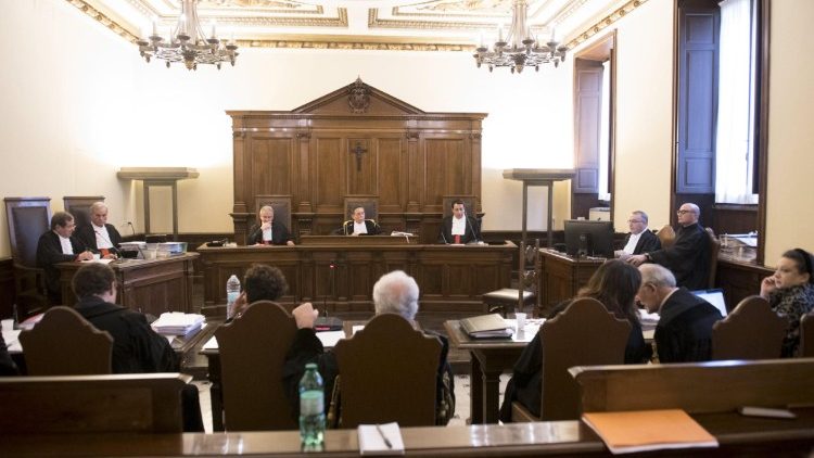 So sieht der Gerichtssaal am Vatikangericht aus, vor dem sich Ex-IOR-Präsident Angelo Caloia verteidigt
