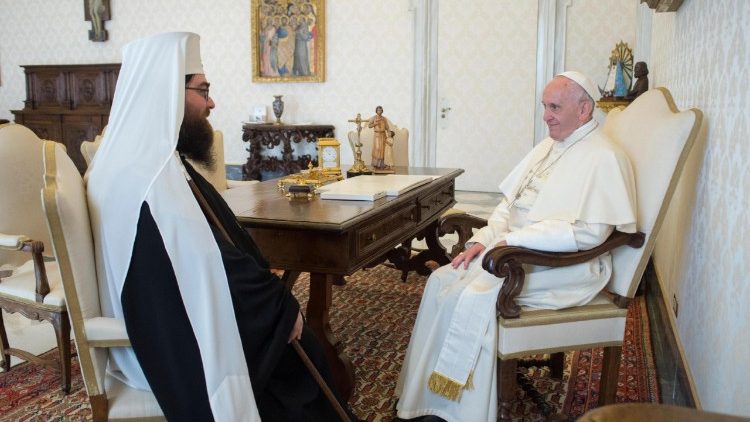 Papež František s pravoslavným metropolitou Rastislavem