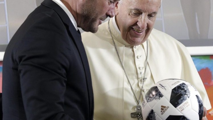 pope-francis-at-the-scholas-occurrentes-organ-1526054016373.jpg
