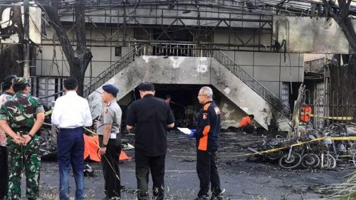 Treize morts dans des attaques contre des églises indonésiennes