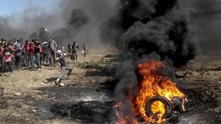 clashes-at-gaza-israeli-border-1526371999340.jpg