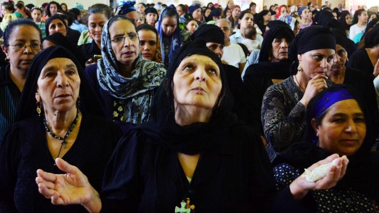  Egjipt: besimtarë koptë-ortodoksë, në lutje