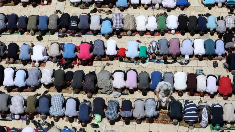 Ramazan; muslimani u molitvi u Jeruzalemu