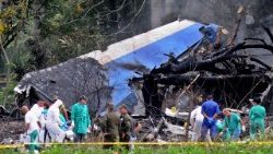 boeing-737-plane-crash-1526702907368.jpg