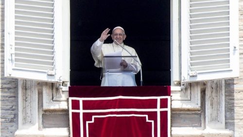 pope-francis--regina-coeli-prayer-1526816283506.jpg