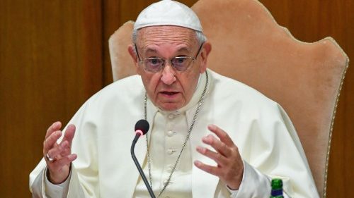 Papa alla Cei: serve condivisione di sacerdoti tra le diocesi