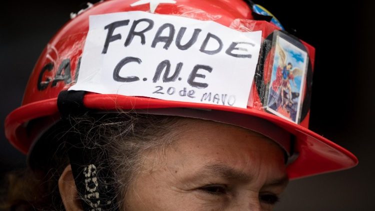 Reacting to Venezuela election, protester wears helmit reading 'Fraud' 
