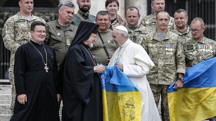 Папа вітае групу ўкраінскіх ваенных