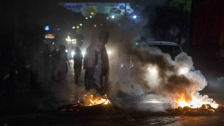 Une barricade érigée par les manifestants, dans la nuit du 23 mai 2018, à Managua au Nicaragua. 