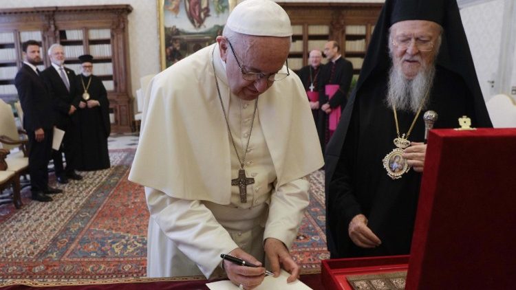 pope-francis-meets-with-ecumenical-patriarch--1527327800144.jpg