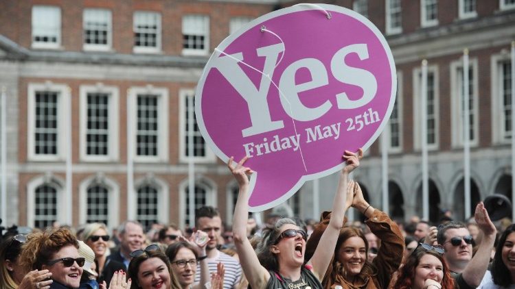 Референдумът за легализацията на аборта в Ирландия получи положителния вот на 66,4% от гласувалите