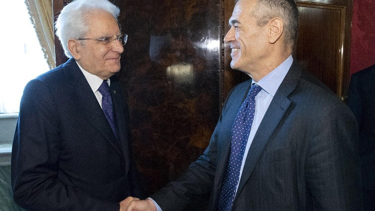 Le président Mattarella rencontrant le nouveau président du Conseil, Carlo Cottarelli.