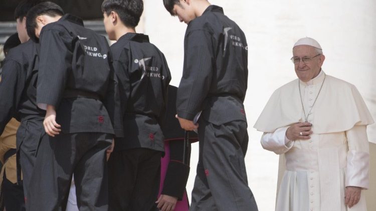 Pope Francis greets Korean athletes at the Wednesday General Audience  