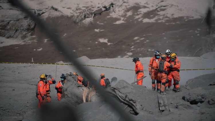 Nakon erupcije vulkana 3. lipnja i dalje se traže preživjeli, iako je broj poginulih u stalnom porastu; Gvatemala, 5. lipnja 2018.