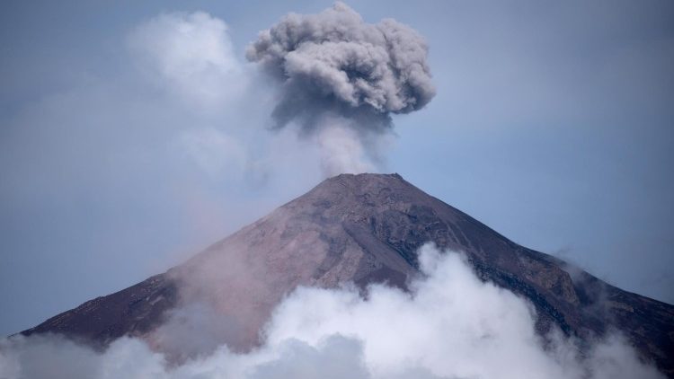 Vulcão "El Fuego" nas Filipinas