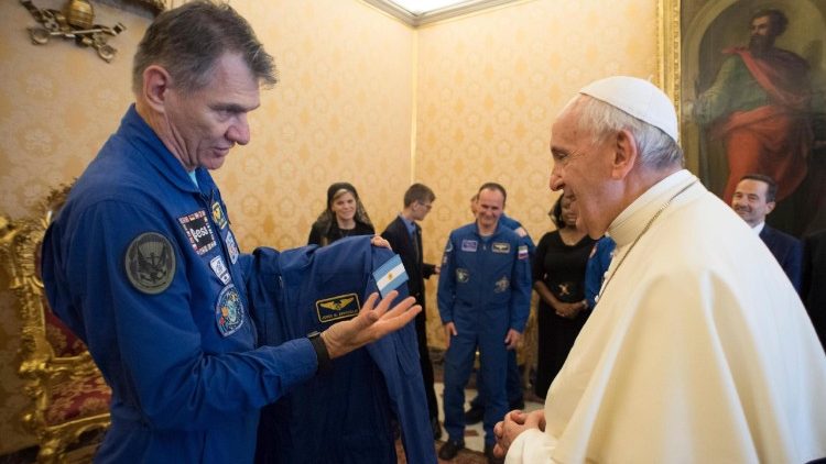 Папа Франциск на встрече с астронавтами в Ватикане