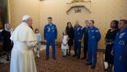 pope-francis-meets--iss-53---mission-1528470777377.jpg
