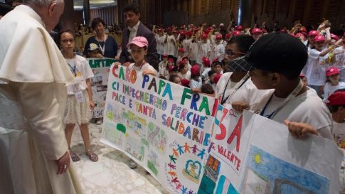Vatikan: Kinderzug für den Papst