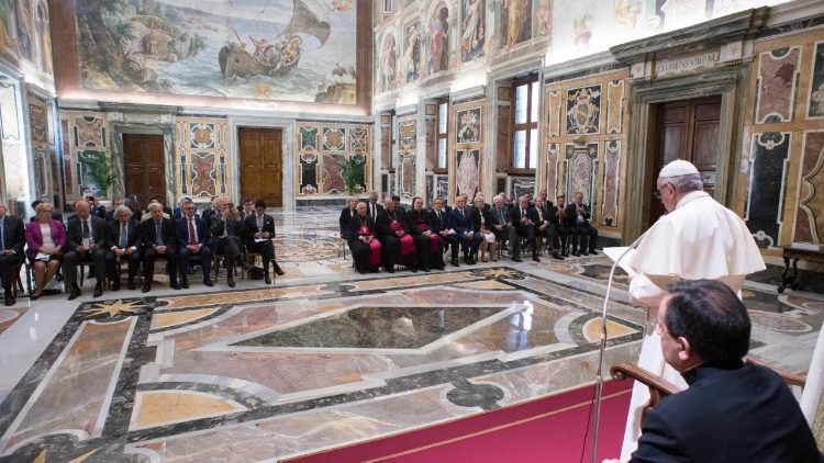  Papa në takimin me pjesëmarrësit në Konferencën ndërkombëtare “Saving our Common Home and the Future of Life on Earth”, 