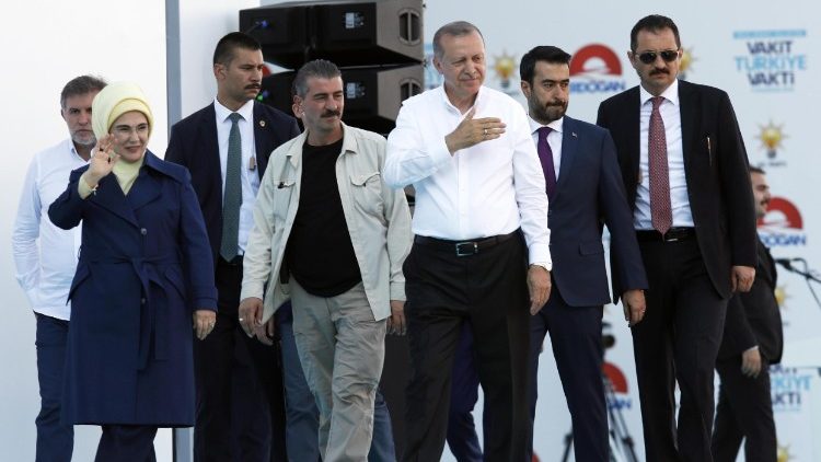 Präsident Erdogan (Mitte)