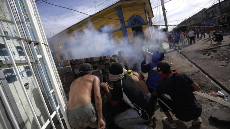 violence-continues-in-nicaragua-while-ortega--1528602452464.jpg