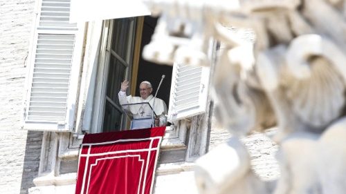 Angélus: Le Pape invite à toujours rester ancrés en Dieu