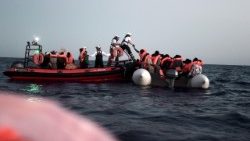 aquarius-ship-rescues-629-migrants-1528741059033.jpg