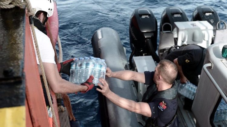 The Aquarius rescue ship takes on supplies after picking up 629 migrants near Libya