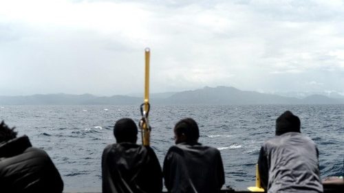 Bootsflüchtlinge: Papst verfolgt die Krise