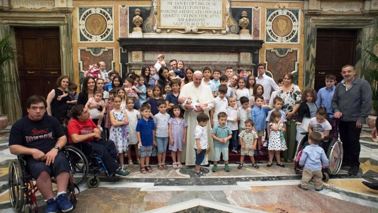 Påven mötte familjeorganisationer 
