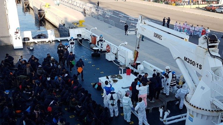 La nave Aquarius con 629 migranti a bordo, arriva a Valencia il 17 giugno dopo 9 giorni in mare