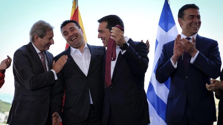 Prime Ministers of Greece and Macedonia sign agreement in Psarades, Florina, Grece