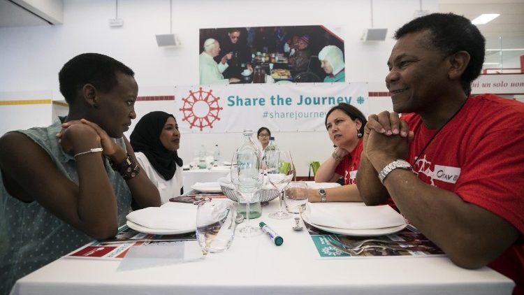 "Il pasto dell'incontro" per migranti e rifugiati: una delle tante iniziative della Caritas di Roma