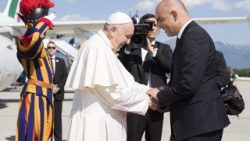 pope-francis-visits-the-world-council-of-chur-1529570651557.jpg