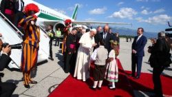 pope-francis-visits-the-world-council-of-chur-1529574853719.jpg