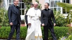pope-francis-visits-the-world-council-of-chur-1529585953450.jpg