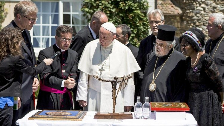 Le Pape François en visite à l'institut Oecuménique de Bossey, dans le cadre de son voyage à Genève, le 21 juin 2018 
