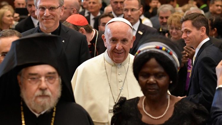pope-francis-visits-the-world-council-of-chur-1529598897101.jpg