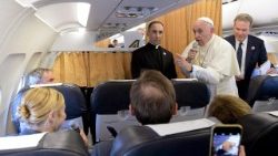 pope-francis-visits-the-world-council-of-chur-1529610284546.jpg