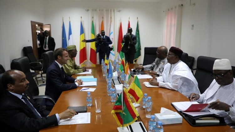 Emmanuel Macron au 31ème sommet de l'Union africaine, lundi 2 juillet en Mauritanie.