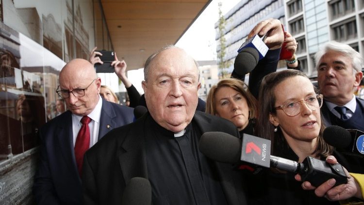 L'archevêque d'Adelaide, Mgr Philip Wilson, lors de son départ du tribunal de Newcastle, le 3 juillet 2018.