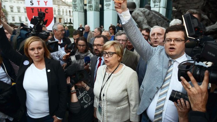 Protesters outside othe Supreme Court in Warsaw, Poland