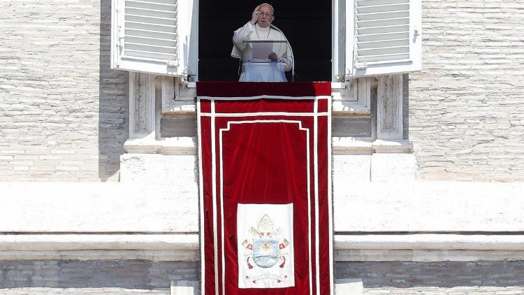 教皇フランシスコ、2018年7月8日、バチカンでの日曜正午の祈り