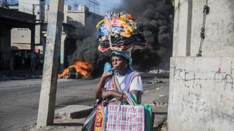 Une femme en marge d'une manifestation en Haïti, en juillet 2018. 