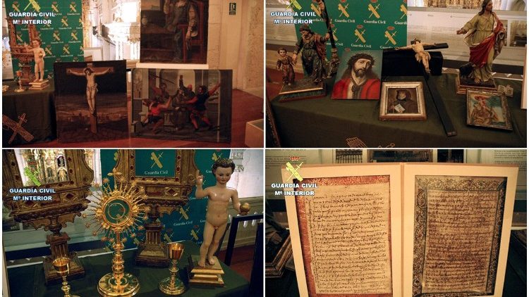 Objetos (15) recuperados pela Guarda Civil espanhola em Valladolid, entre os quais as duas cartas escritas por Santa Teresa de Jesus