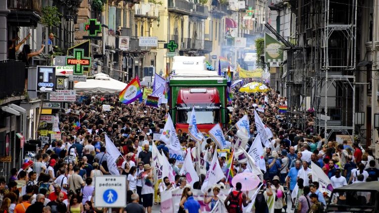 Гей-парад в Неаполе